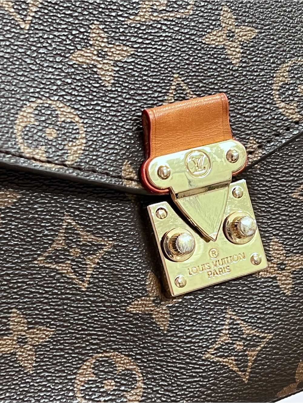 Brown leather LV iconic Monogram Crossbody Bag - Picture 13 of 14